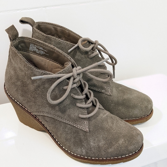 Suede wedges by White mountain - Picture 15 of 16